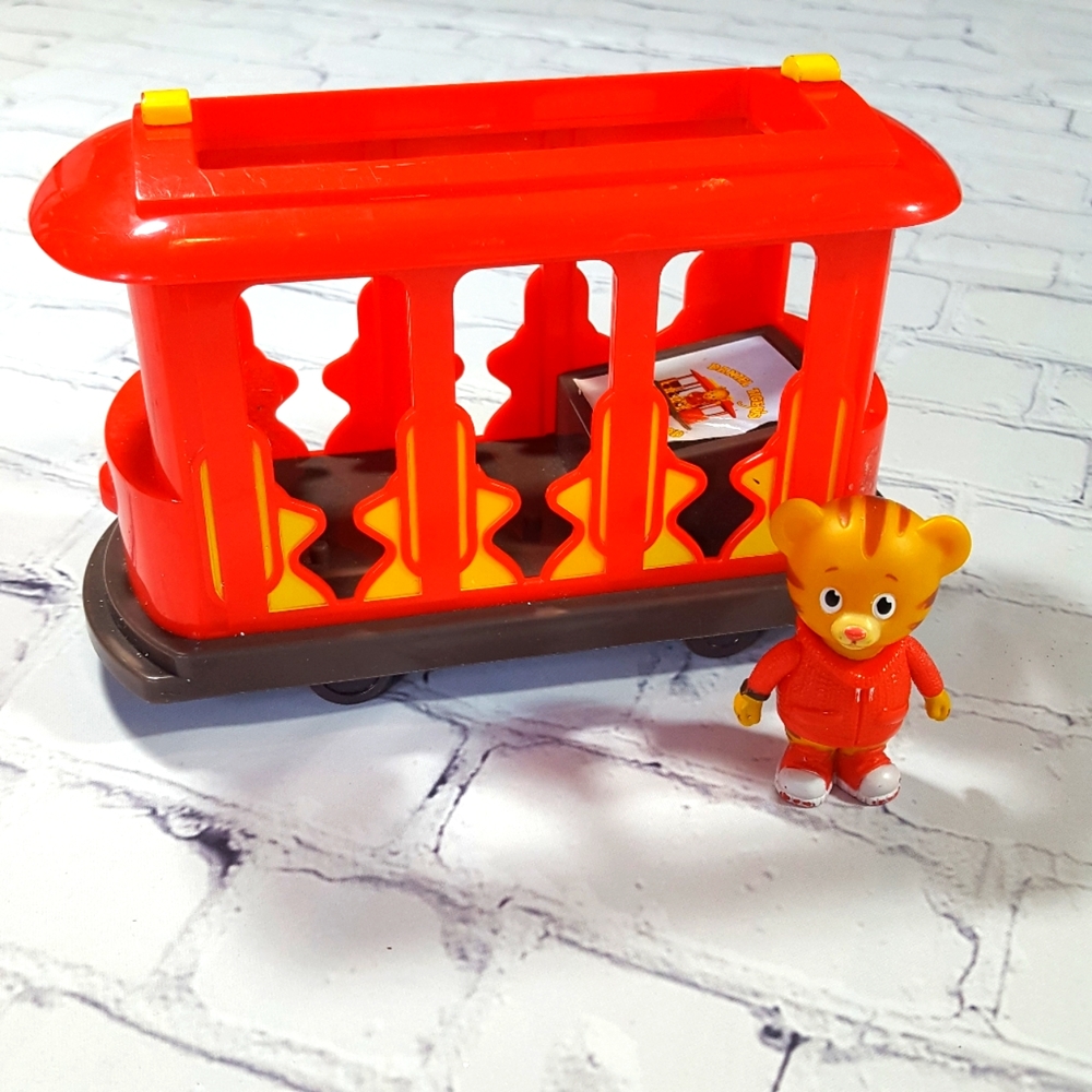 Daniel Tiger's Neighborhood Pull-back Action Trolley with ringing bell & Tiger